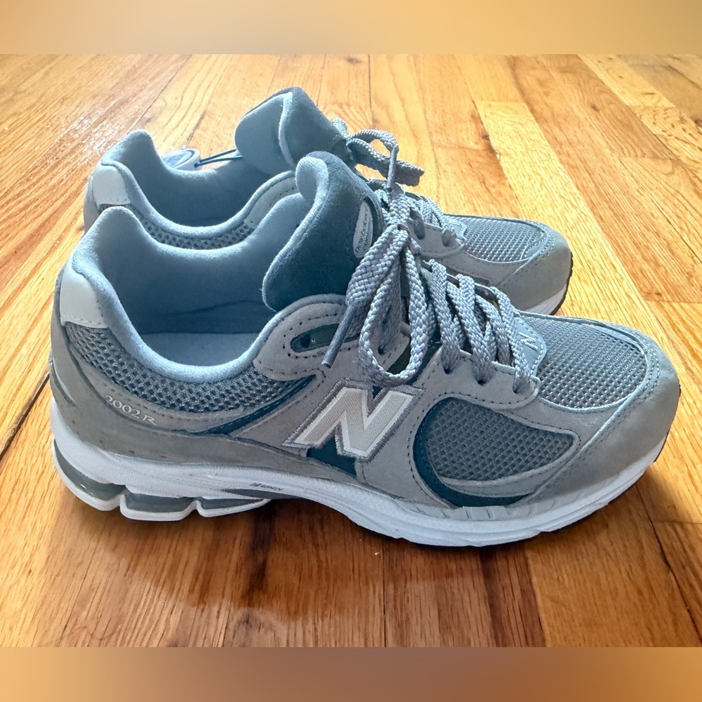 New Balance 2002R size 7
